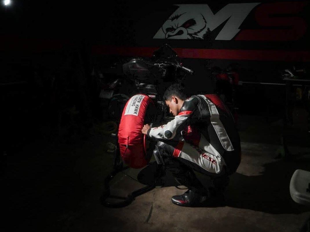 Preparación deportiva — piloto en el taller